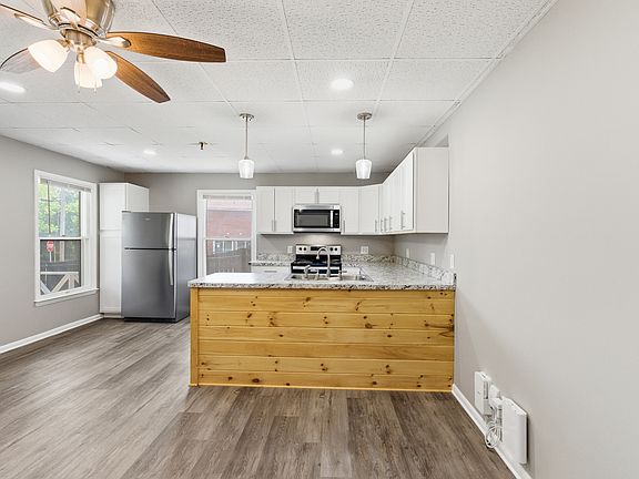 5th image of 1725 Henry Ave #101