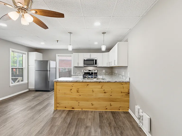 1725 Henry Ave #101 — Photo 5