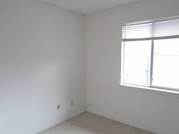 3rd image of 1300 Eagle Ln