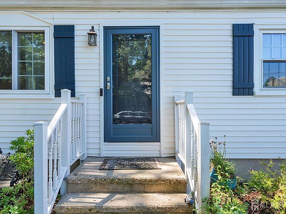 3rd image of 32 Bruning Ln