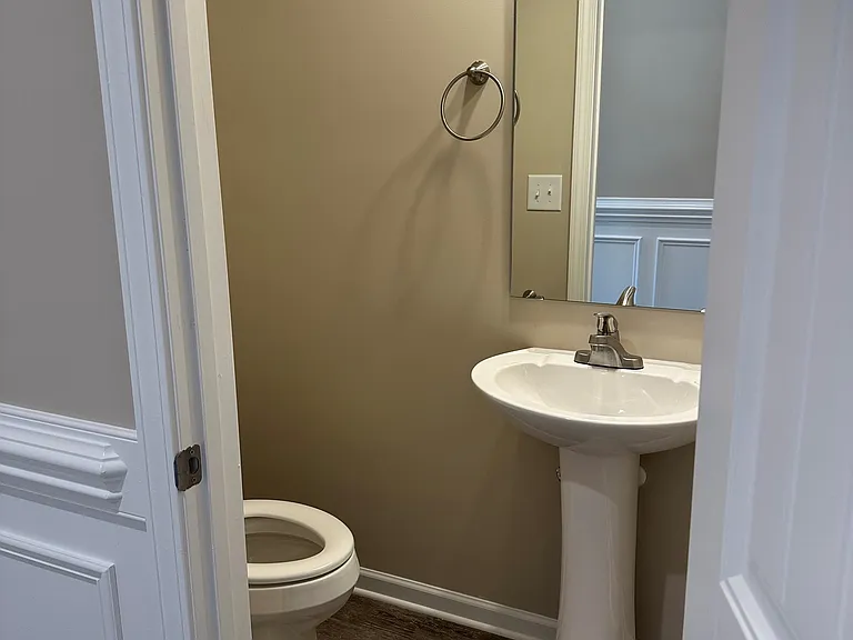 928 Kingscote Dr — Photo 15