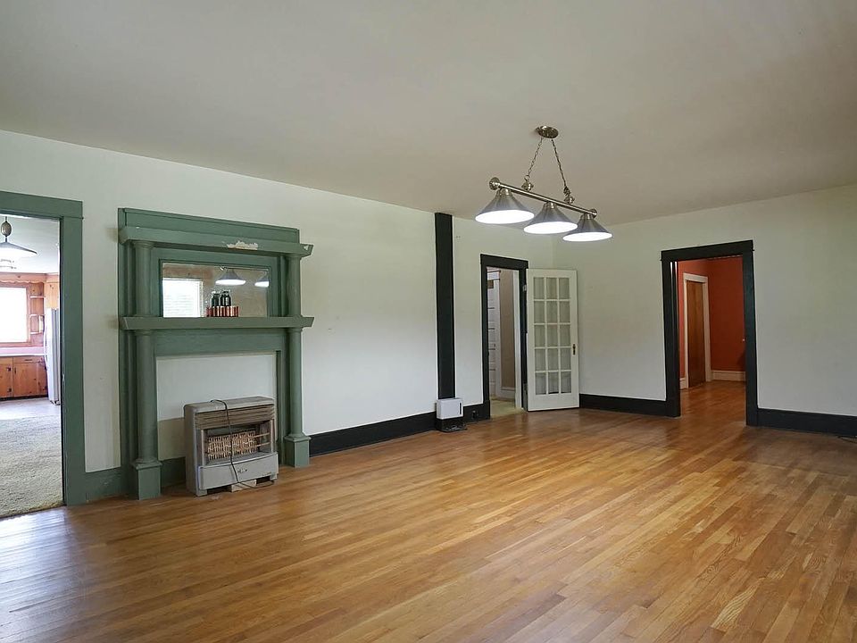 16th image of 131 King Rd