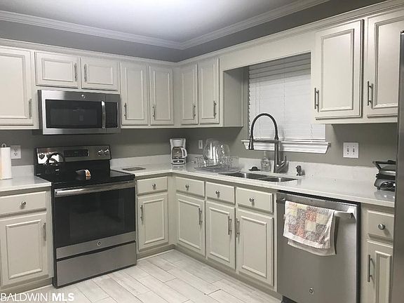 4th image of 555 Ridgewood Dr