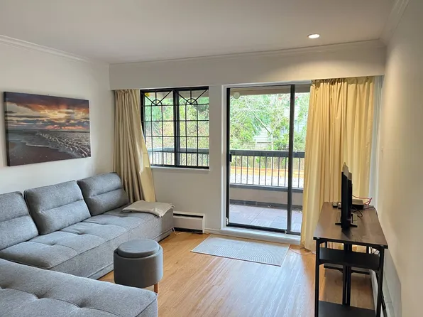 1825 W 8th Ave #101, Vancouver, BC V6J 1V9