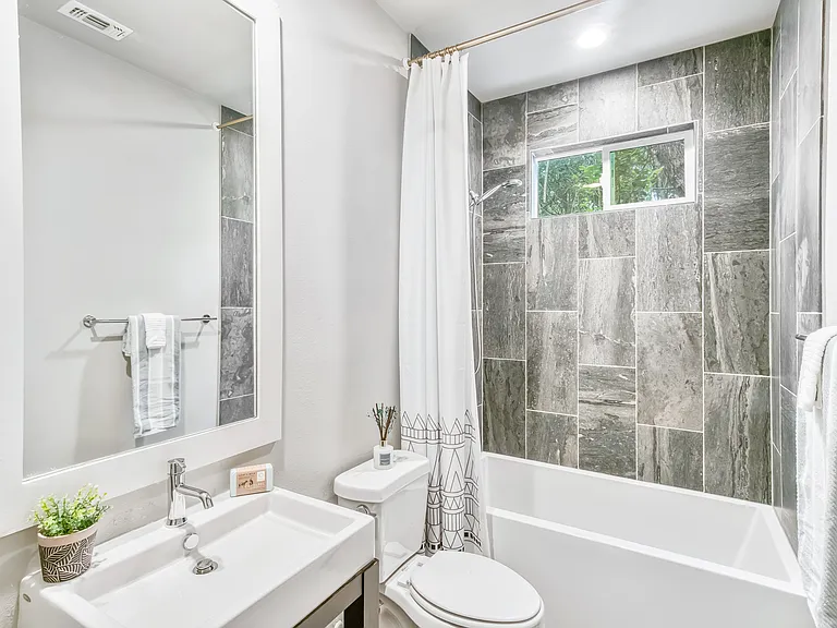 3913 Valley View Rd #A — Photo 18