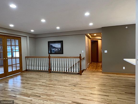 5th image of 3007 Birchmont Dr NE