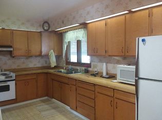 210 5th St NW, Hazen, ND 58545