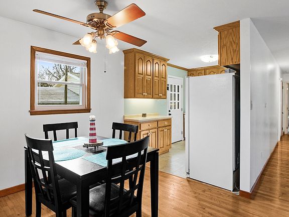 5th image of 817 Alma Ln