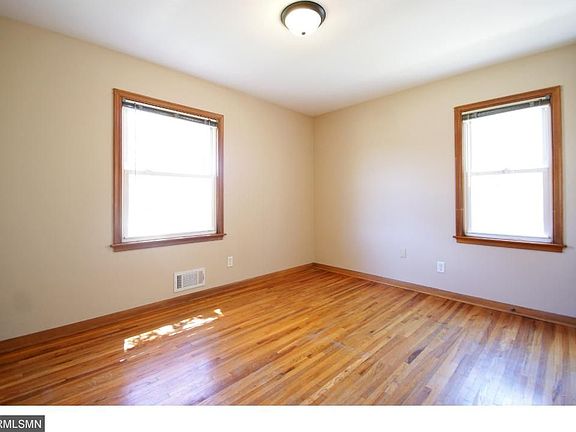 5th image of 1595 Montana Ave E