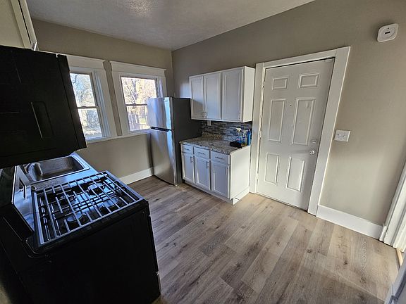 2nd image of 610 Acorn St #St1