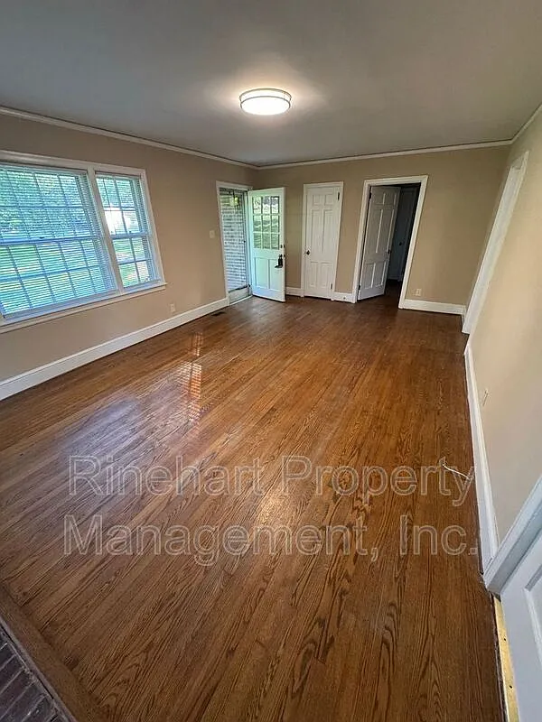 2 bed, 1.0 bath, 1404 sqft, $1,695 — Photo 2
