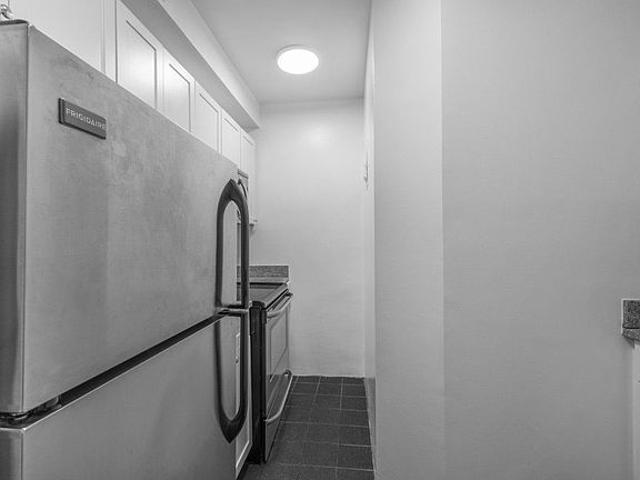 5th image of 24 5th Ave APT 1414