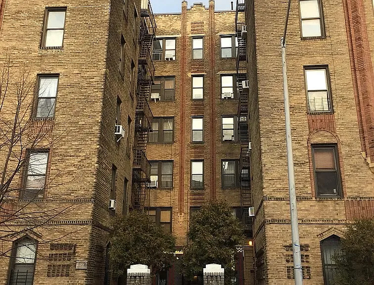 1543 W 1st St #F6 — Photo 12