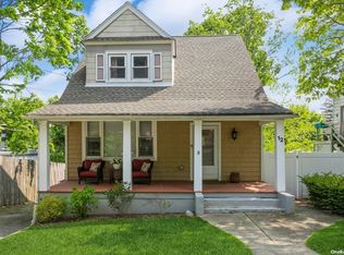 12 Hillside Ave, Huntington, NY 11743