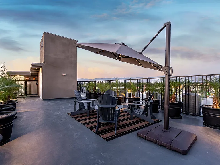 V on Victory Apartments — Photo 16