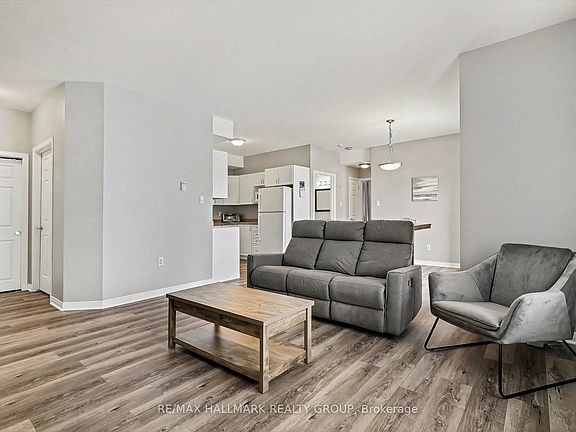 4th image of 1026 Laurier St #208