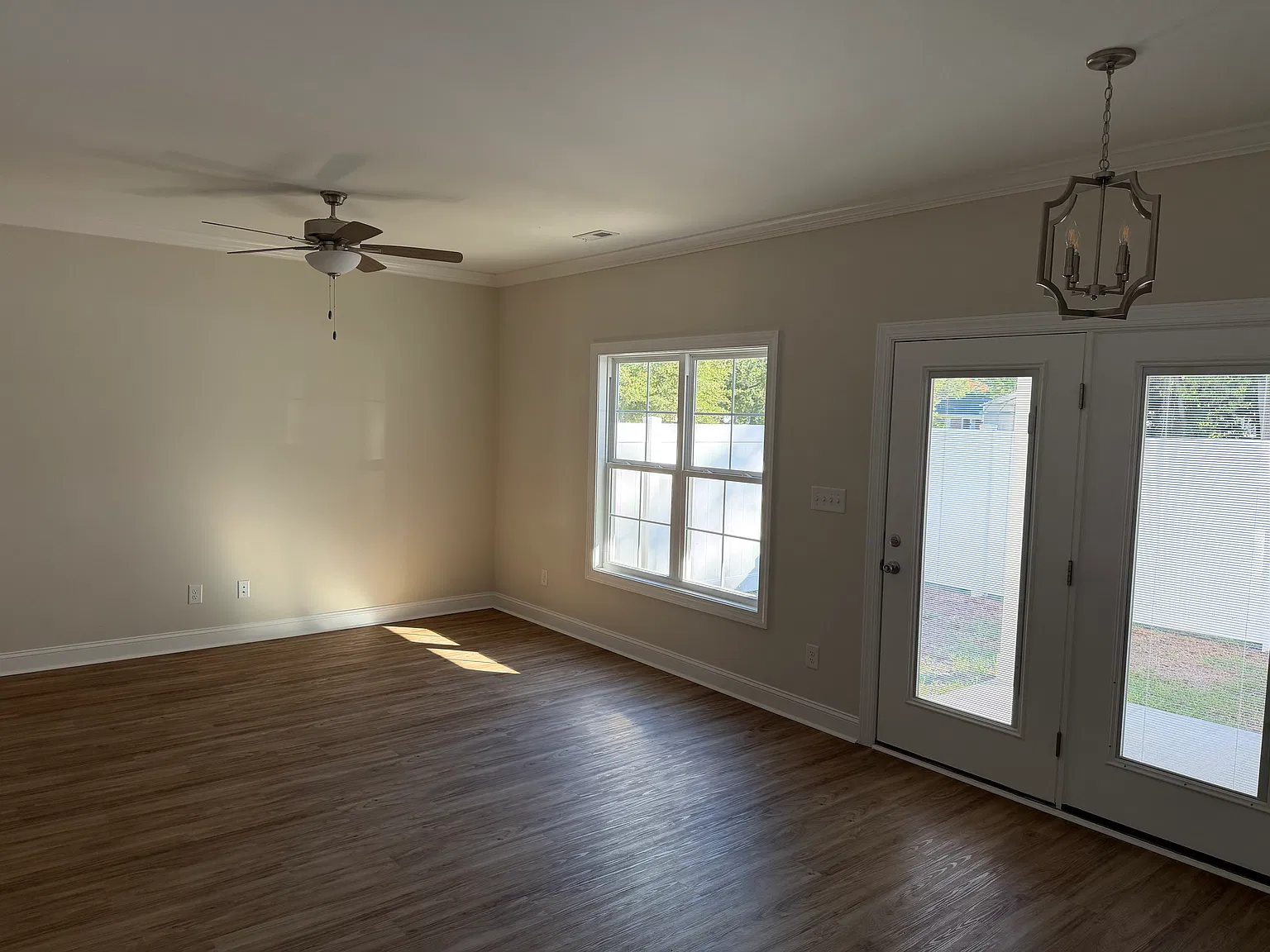 3 bed, 2.5 bath, 1800 sqft, $1,800 — Photo 4