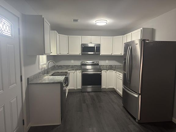 2nd image of 114 W Countiss St