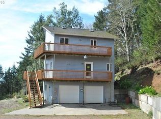 17394 Mountain Dr, Brookings, OR 97415