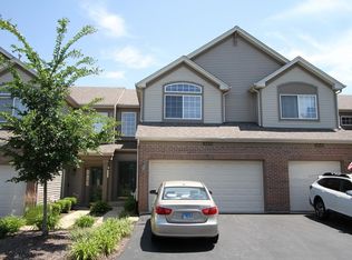 1030 Woodview Ct, Aurora, IL 60502