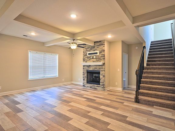4th image of 511 Latham Ct
