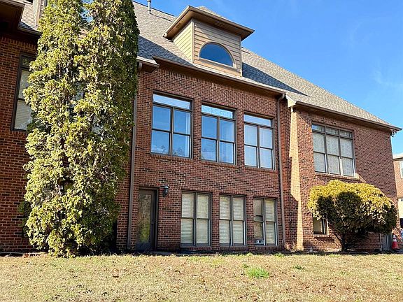 5th image of 5167 Lake Crest Cir