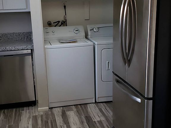 5th image of 466 N Harris Dr