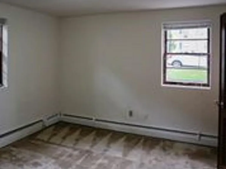 8209 30 1/2 St W — Photo 10