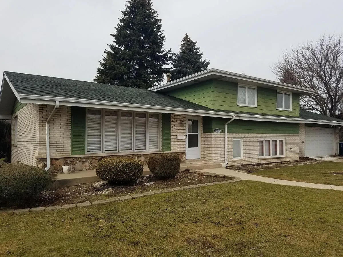 16942 Prince Dr photo 1