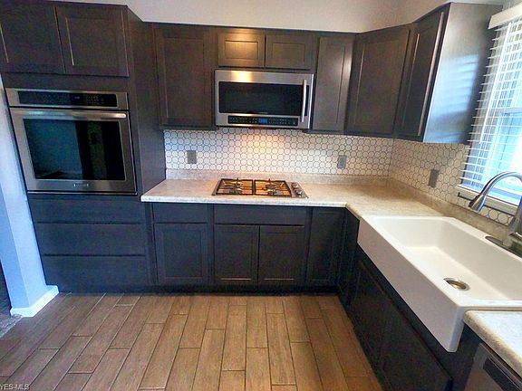 5th image of 2252 Woodridge Ct