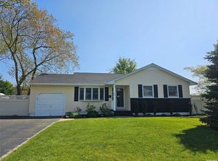 330 Carnation Rd, West Islip, NY 11795