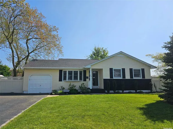330 Carnation Road, West Islip, NY 11795