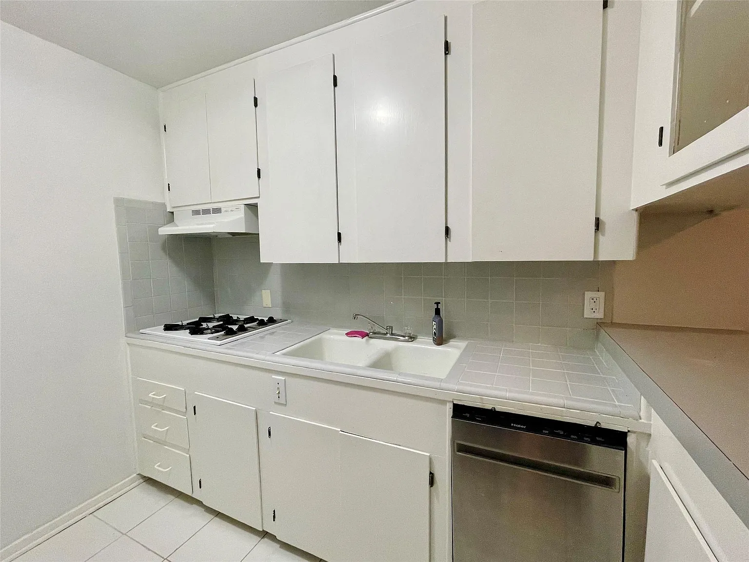 1 bed, 1.0 bath, 550 sqft, $1,100 — Photo 3