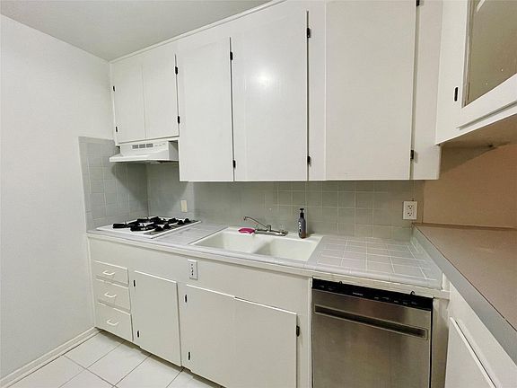 3rd image of 3420 Mount Vernon St APT 4