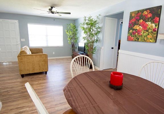 4th image of 458 Coral Ave SE