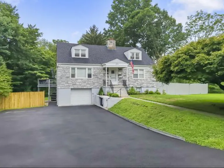 171 Osborne Rd — Photo 1