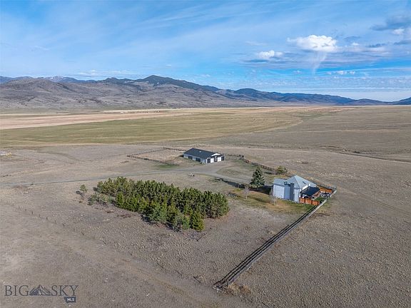3rd image of 618 Whitetail Rd