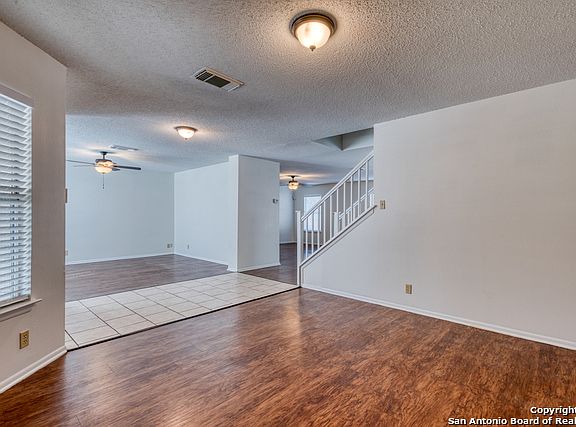 5th image of 9571 Wicklow Dr