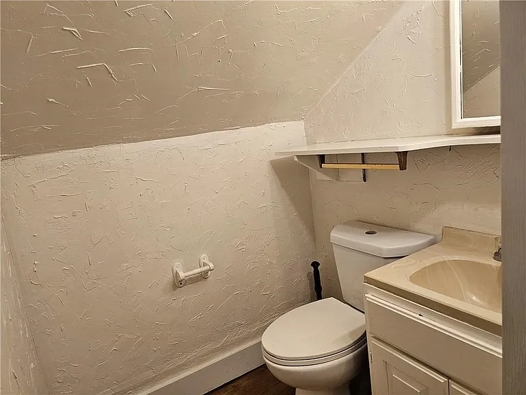 221 Commerce St #B — Photo 6