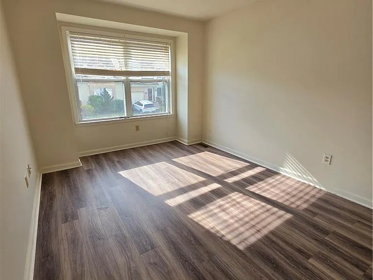 325 Oxford Pl #325 — Photo 10