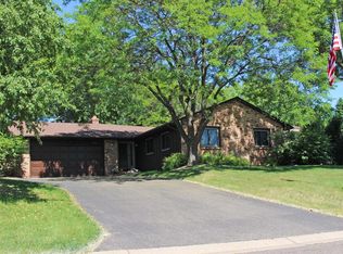 4542 Evergreen Dr, Vadnais Heights, MN 55127