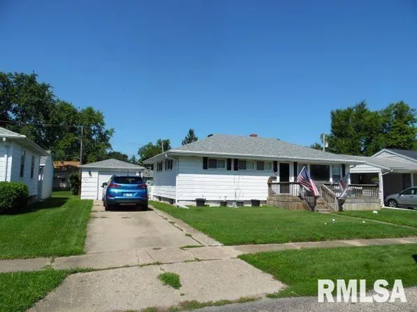 320 Orchid Ct, Canton, IL 61520