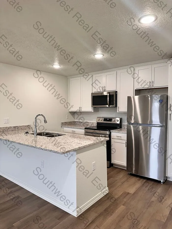 2 bed, 2.0 bath, 981 sqft, $1,200 — Photo 3