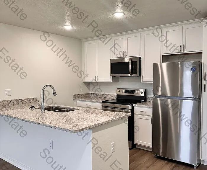 2101 Bobwhite Ct #B — Photo 3