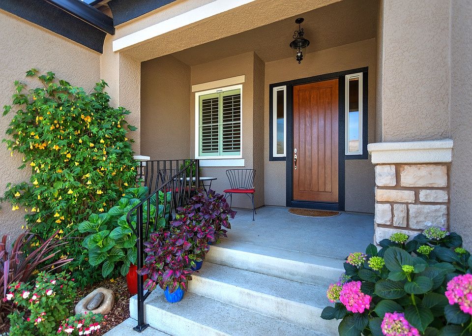 2nd image of 2348 Luciana Way