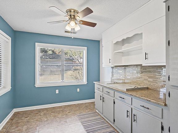 4th image of 262 Cheryl St