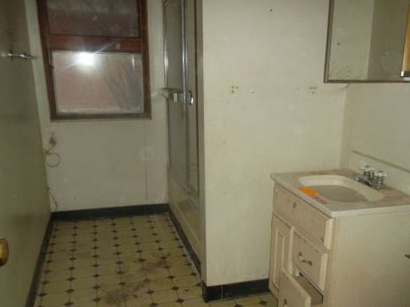 5th image of 5665 N River Forest Dr
