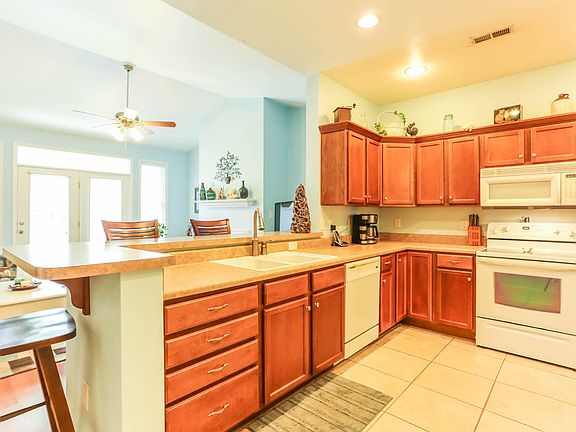 4th image of 2403 Sweet Bay Dr
