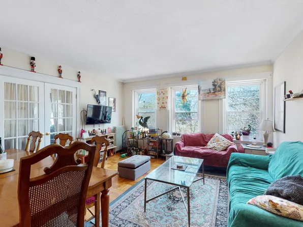 104 Toxteth St APT 4, Brookline, MA 02446