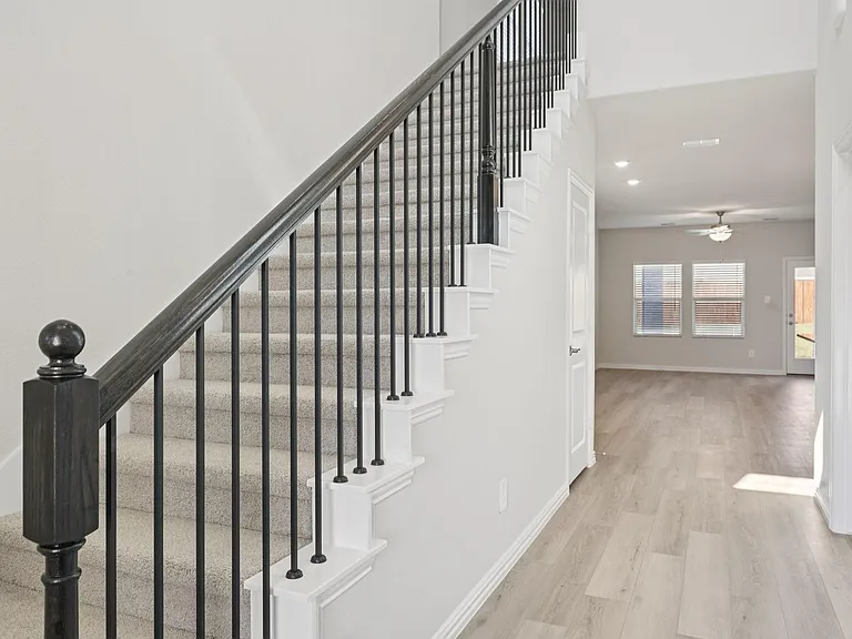 717 Leavenworth Dr — Photo 21